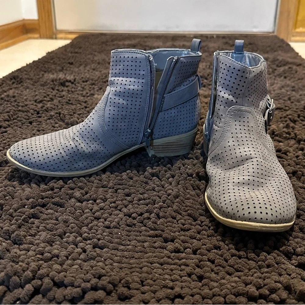 JustFab Breathable Gray Booties - Picture 3 of 5